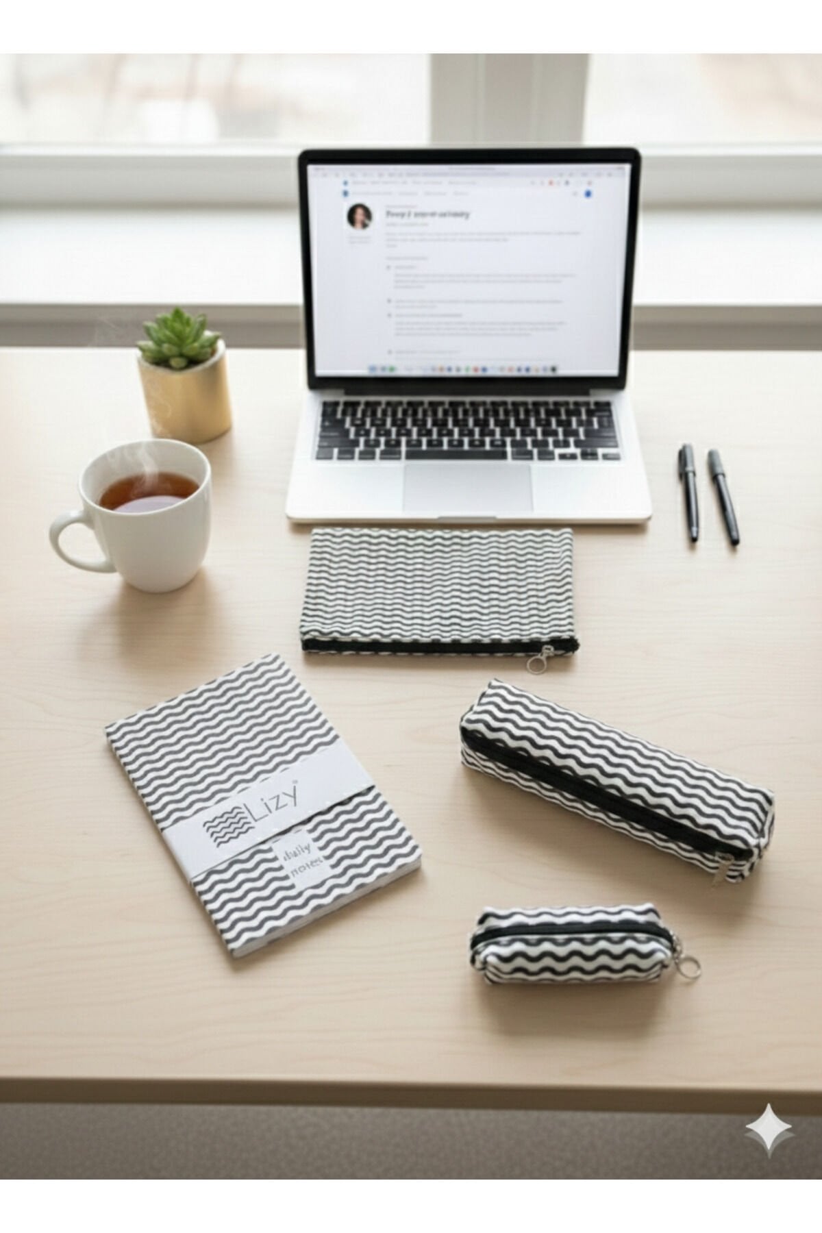 Lizy Modern Geometrik Desen Günlük&Ofis Seti (Defter-Akseuar Çantası-Kalemlik-Para Çantası) Beyaz
