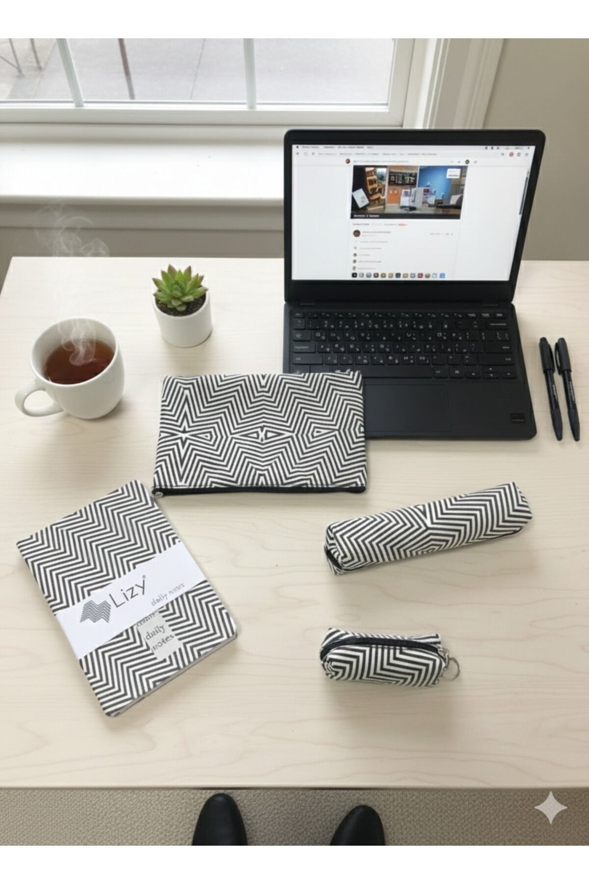 Lizy Modern Geometrik Desen Günlük&Ofis Seti (Defter-Akseuar Çantası-Kalemlik-Para Çantası) Siyah - Beyaz
