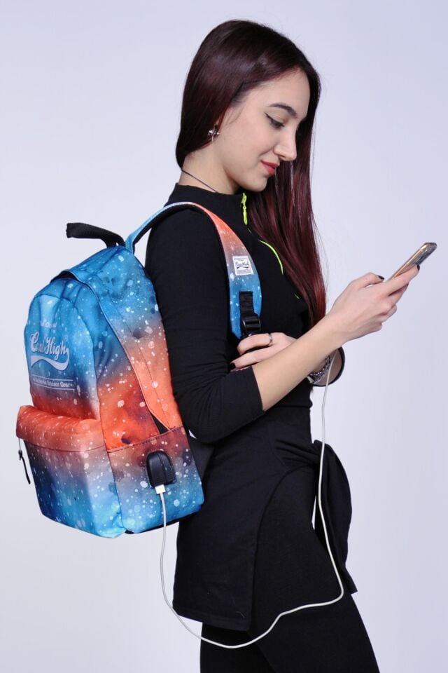 Galaksi Desenli Iki Bölmeli Usb Şarjlı Kulaklık Çıkışlı Sırt Çantası