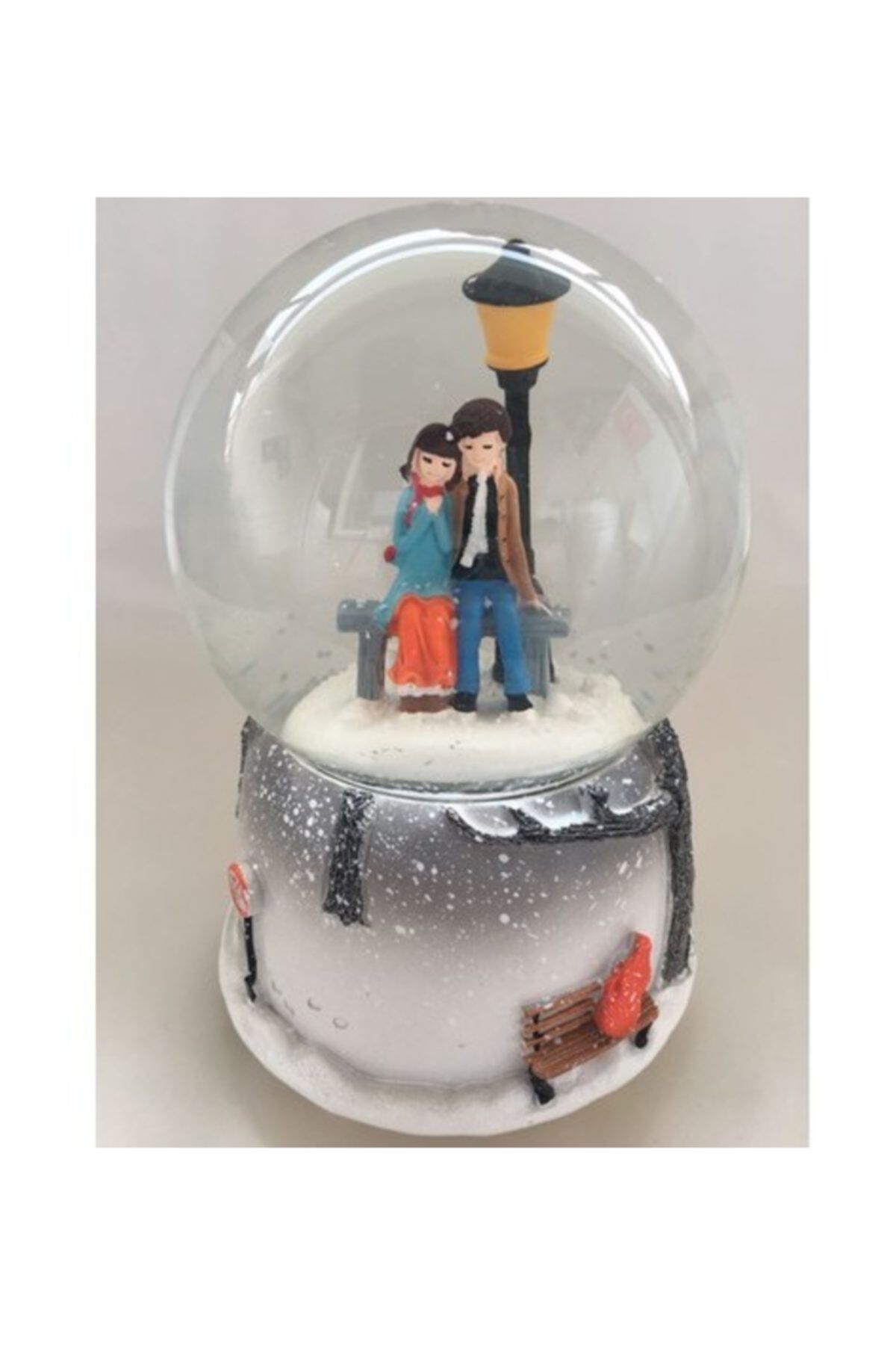 Romantik Sevgililer Temalı Sokak Lambalı Işıklı Kar Küresi Ve Müzik Kutusu Kendinde Kar Püskürtmeli