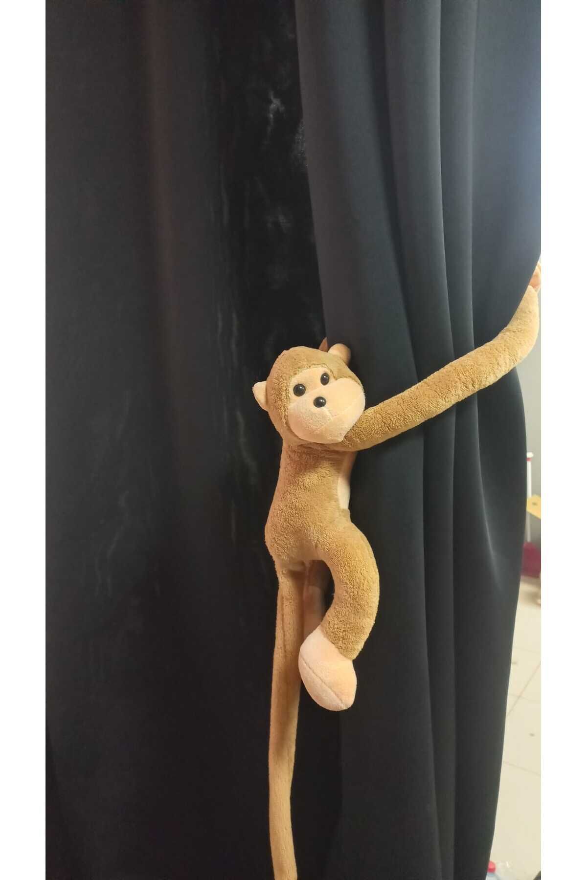 Peluş maymun elleri yapışan.