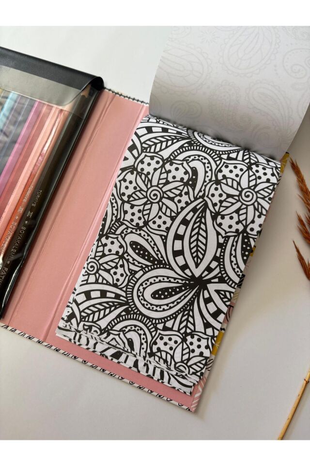 Atakids Lizy Kuru Boyalı Mandala Boyama Defteri | 19 x 11 cm | 40 Yaprak | 12 Renk Kuru Boya