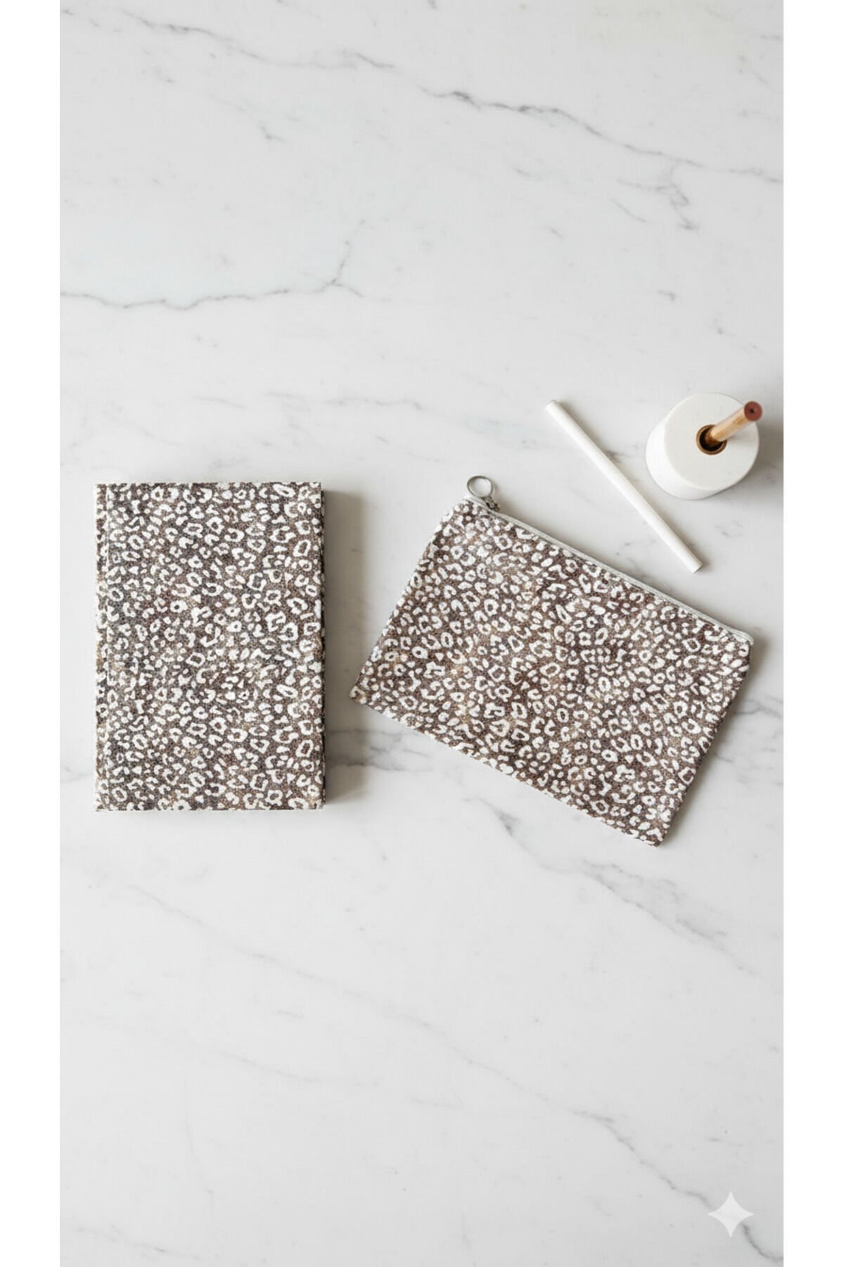 Atakids Lizy Leopar Desenli Süresiz Ajanda ve Çok Amaçlı Aksesuar Çantası (14*20 - 70 yaprak)